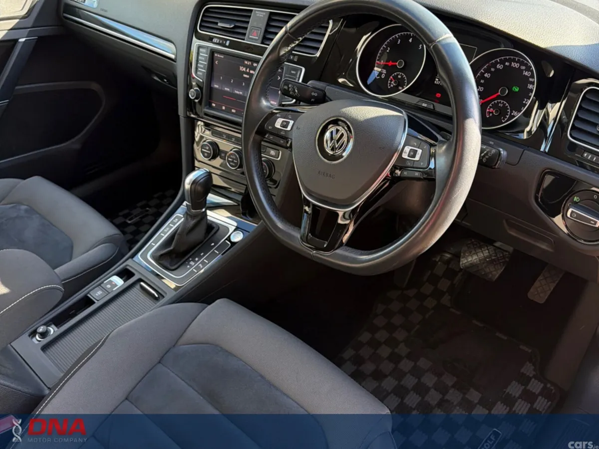 Volkswagen Golf Hatchback, Petrol, 2016, Red