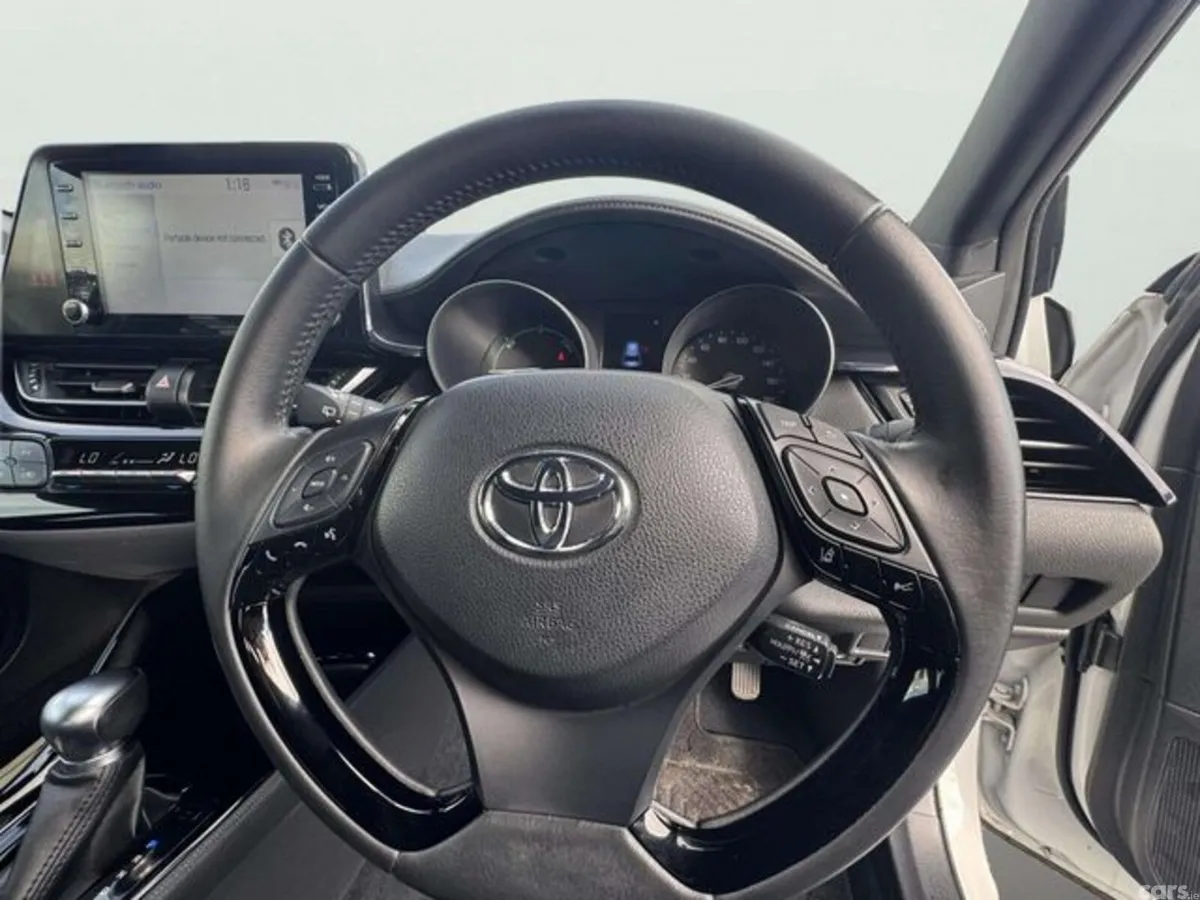 Toyota C-HR SUV, Petrol Hybrid, 2021, White