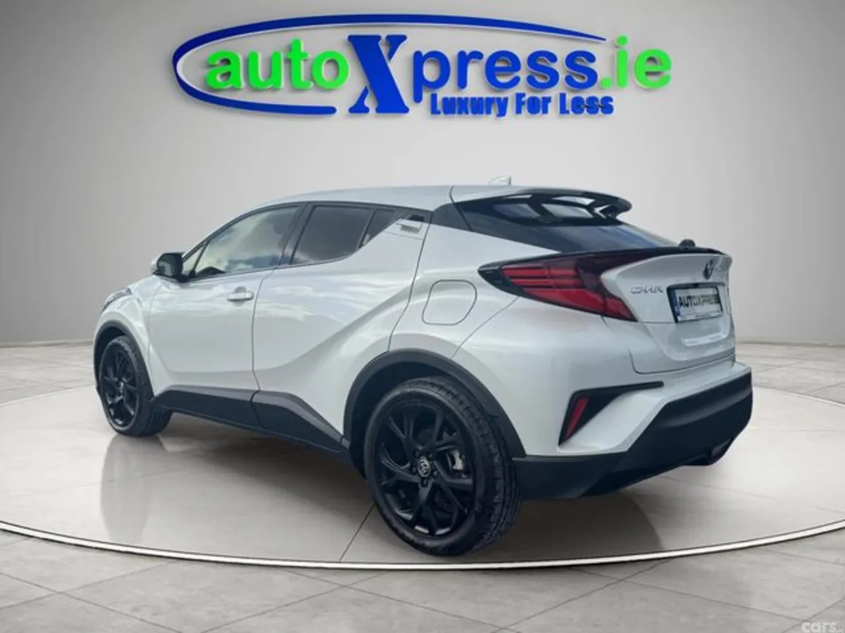 Toyota C-HR SUV, Petrol Hybrid, 2021, White