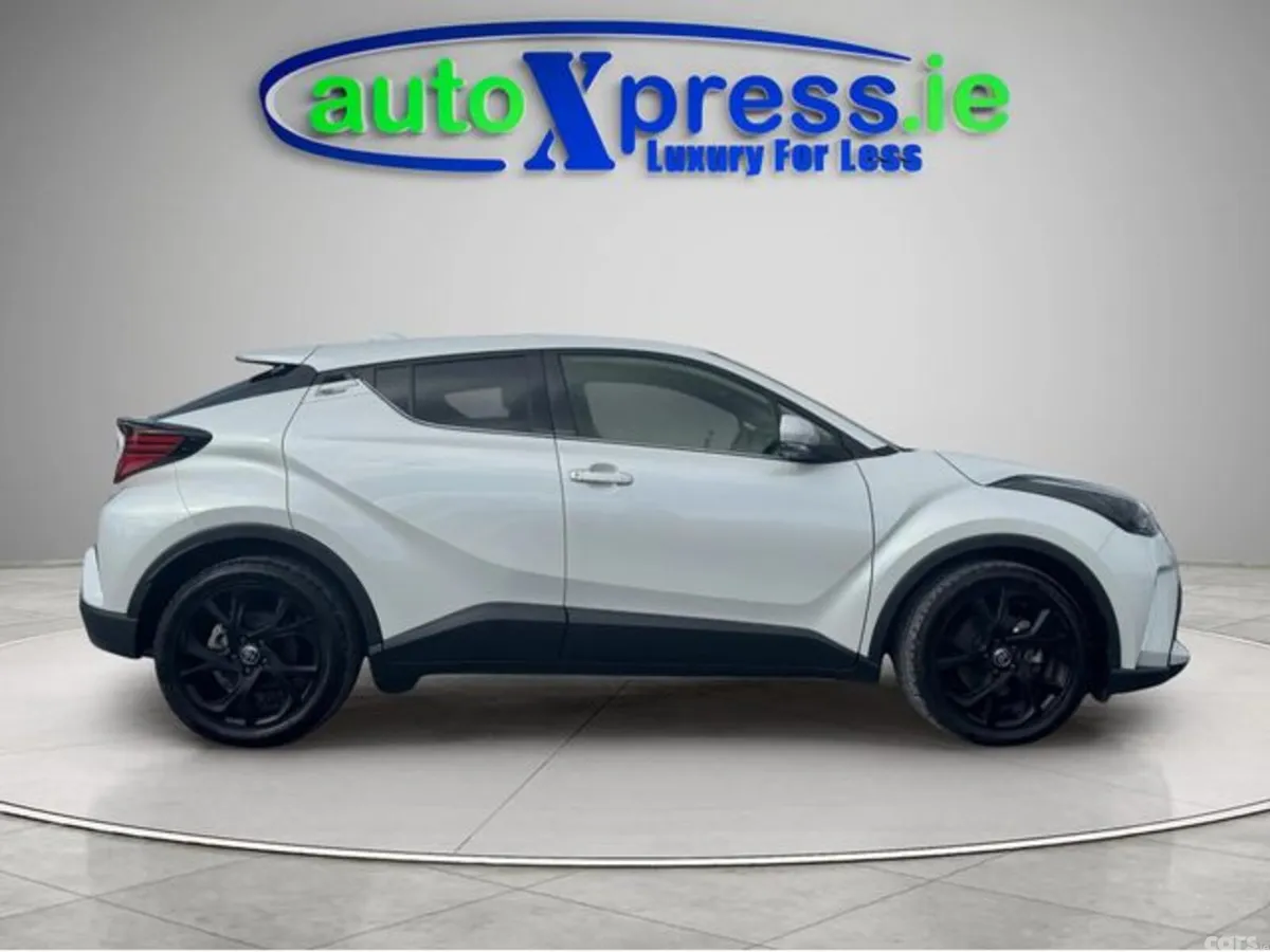 Toyota C-HR SUV, Petrol Hybrid, 2021, White