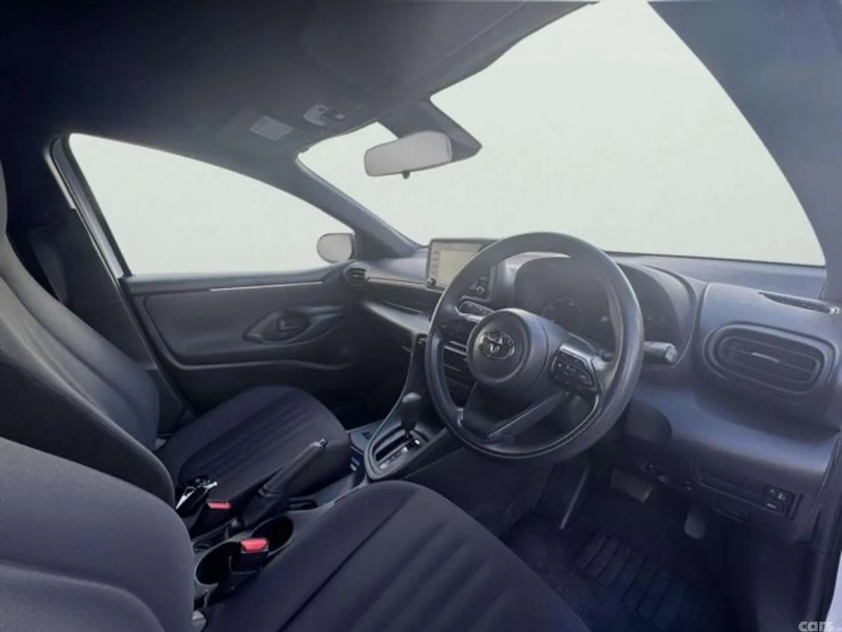 Toyota C-HR SUV, Petrol Hybrid, 2021, White