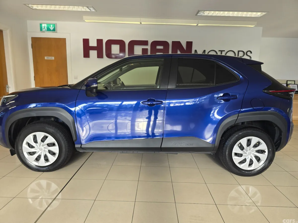 Toyota Yaris Cross SUV, Petrol Hybrid, 2021, Blue