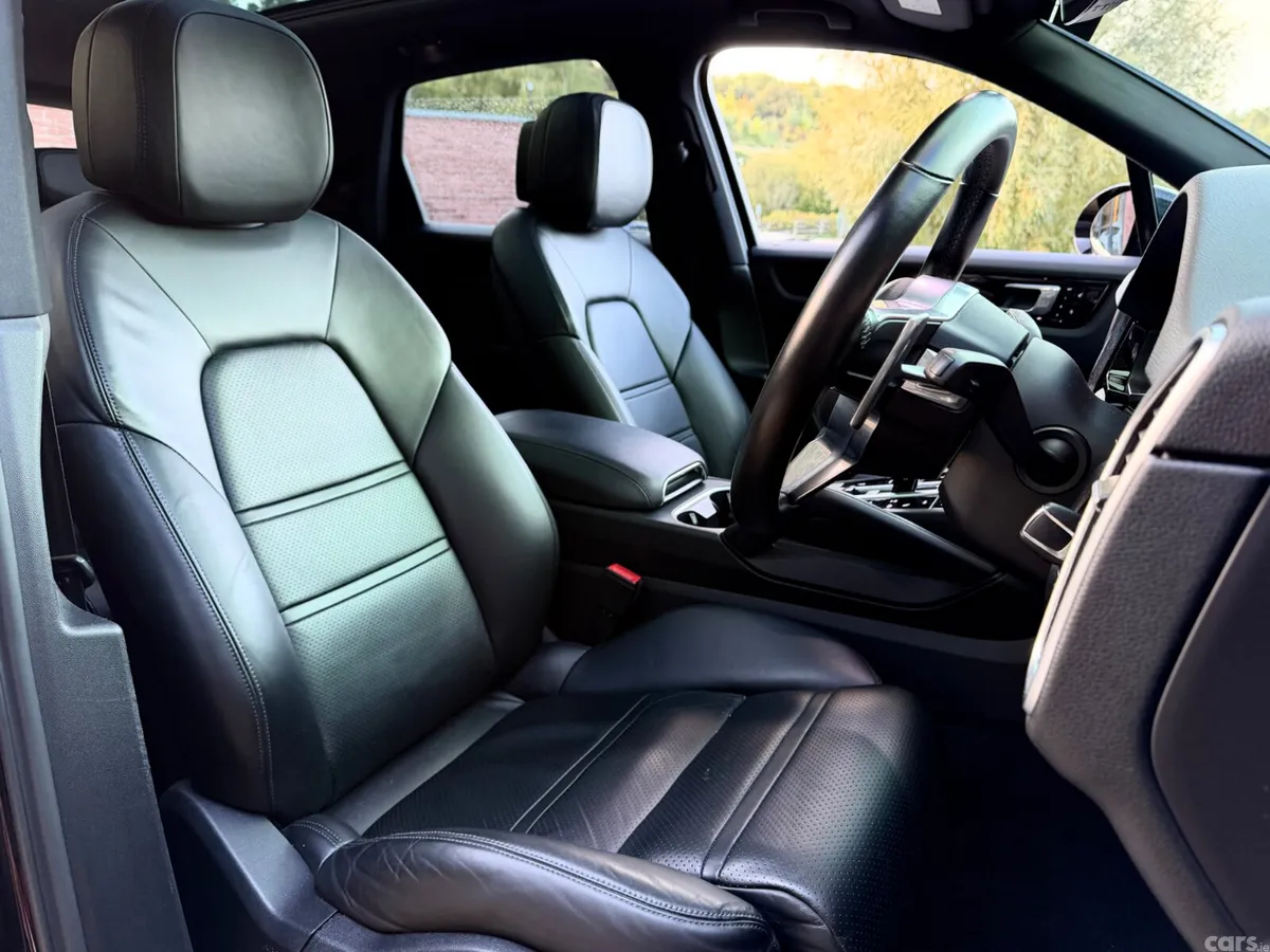 Porsche Cayenne SUV, Petrol, 2018, Black