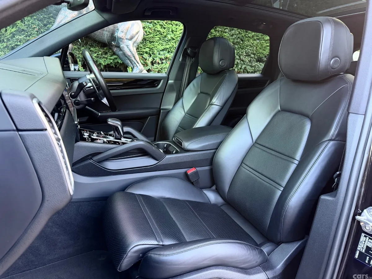 Porsche Cayenne SUV, Petrol, 2018, Black