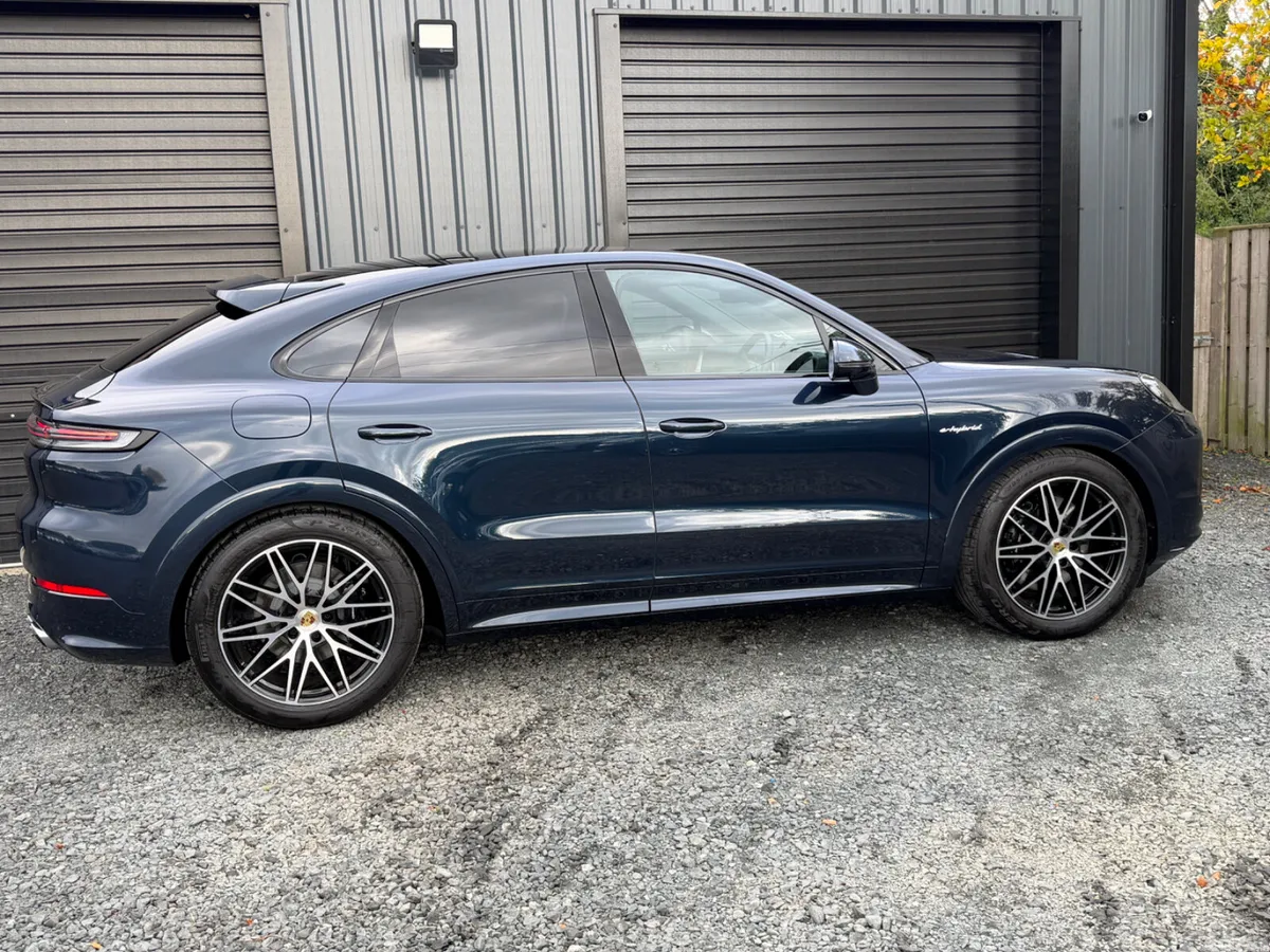 Porsche Cayenne SUV, Petrol Plug-in Hybrid, 2024, Blue