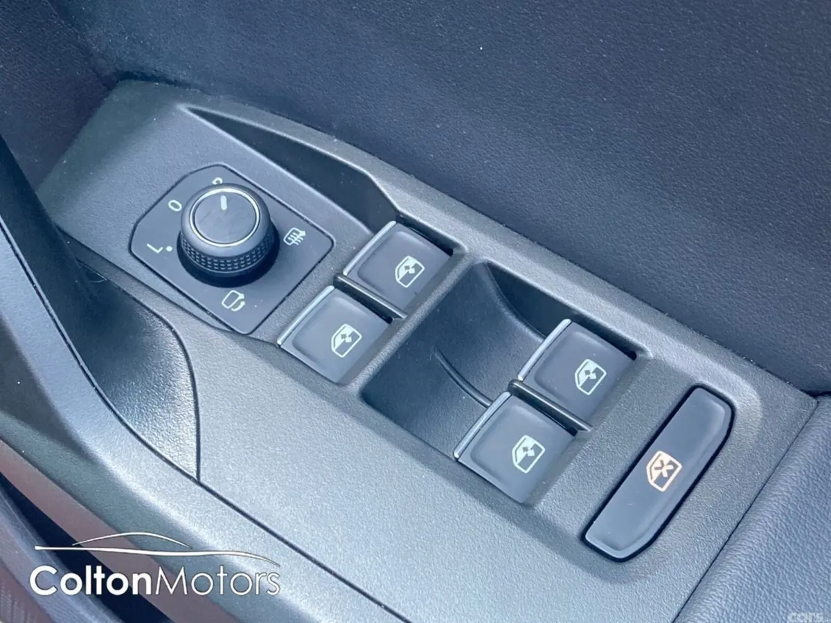 SEAT Leon Hatchback, Petrol Plug-in Hybrid, 2025, Red