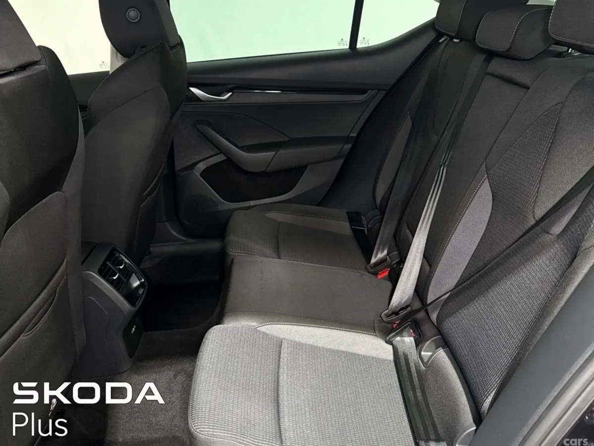 Skoda Octavia Saloon, Petrol, 2026, Black