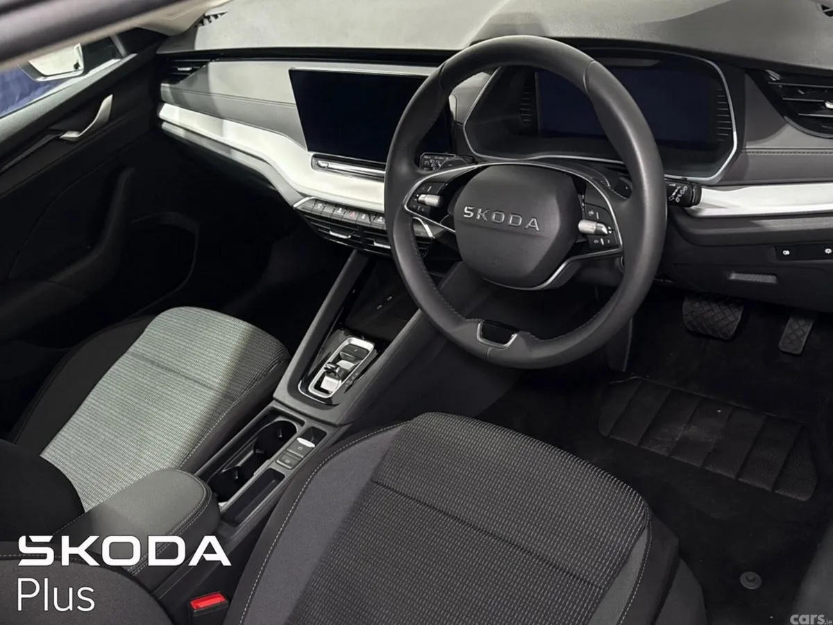 Skoda Octavia Saloon, Petrol, 2026, Black