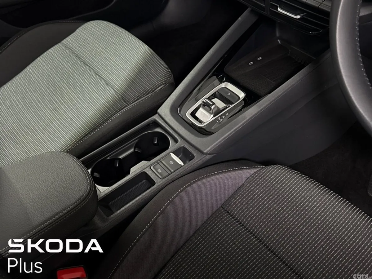 Skoda Octavia Saloon, Petrol, 2026, Black