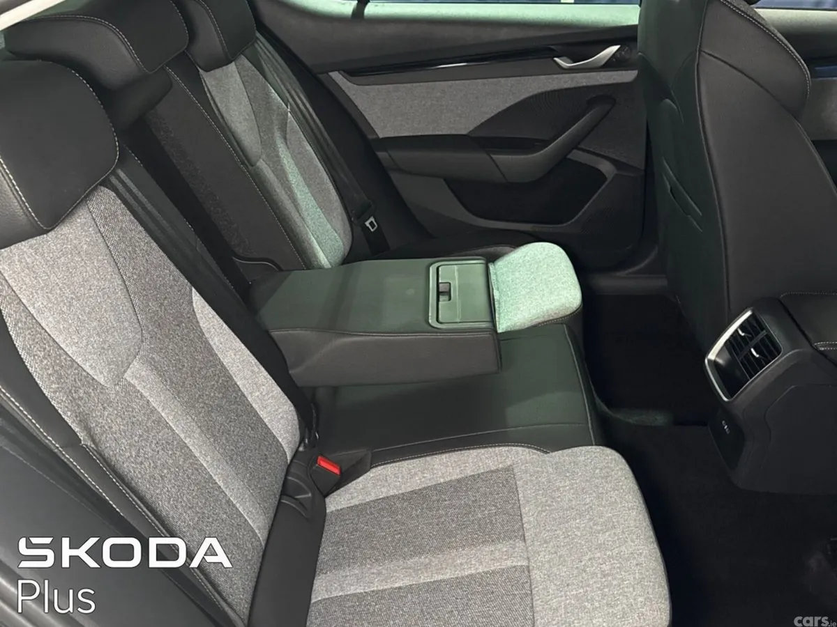 Skoda Octavia Saloon, Petrol, 2026, Black