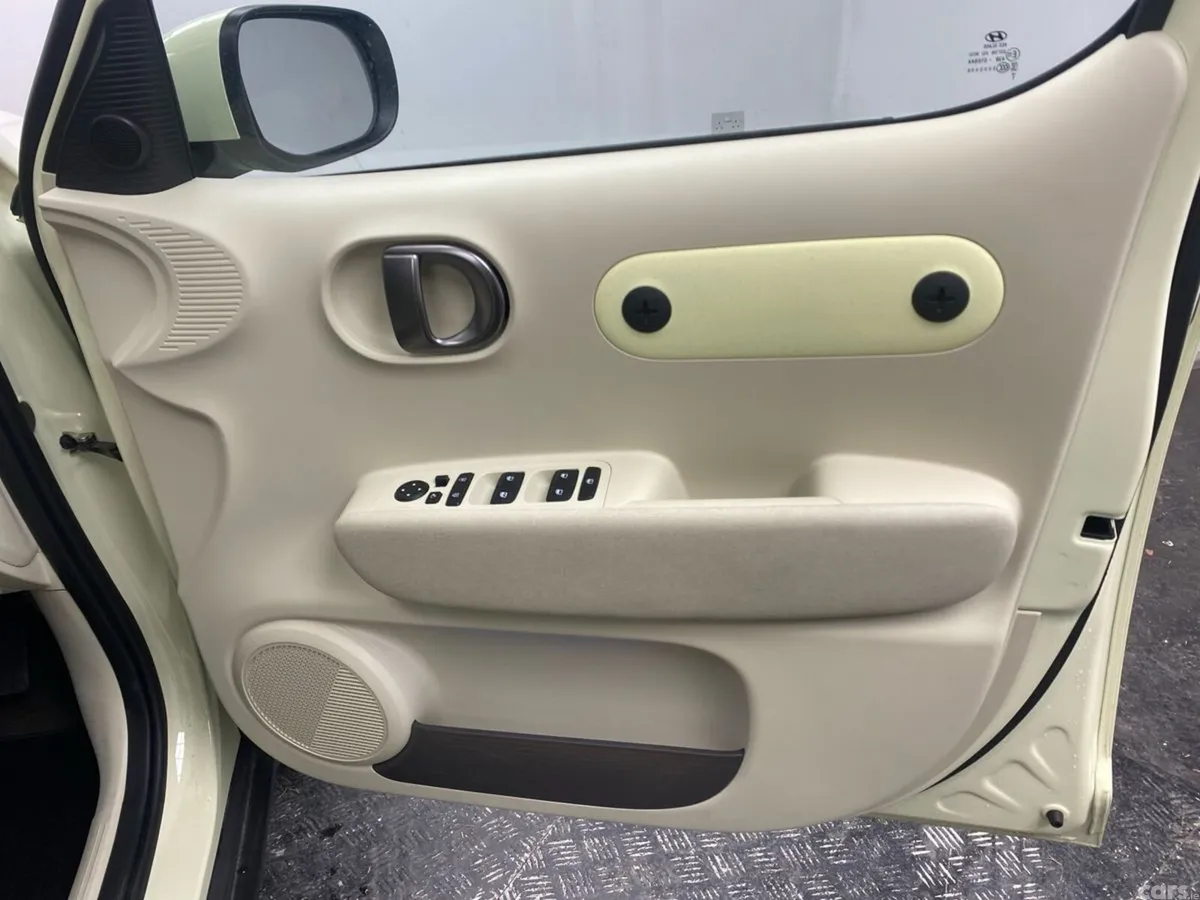 Hyundai INSTER MPV, Electric, 2026, Yellow
