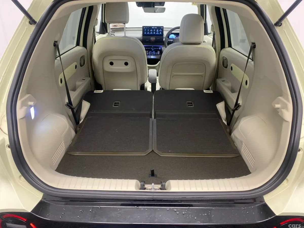Hyundai INSTER MPV, Electric, 2026, Yellow