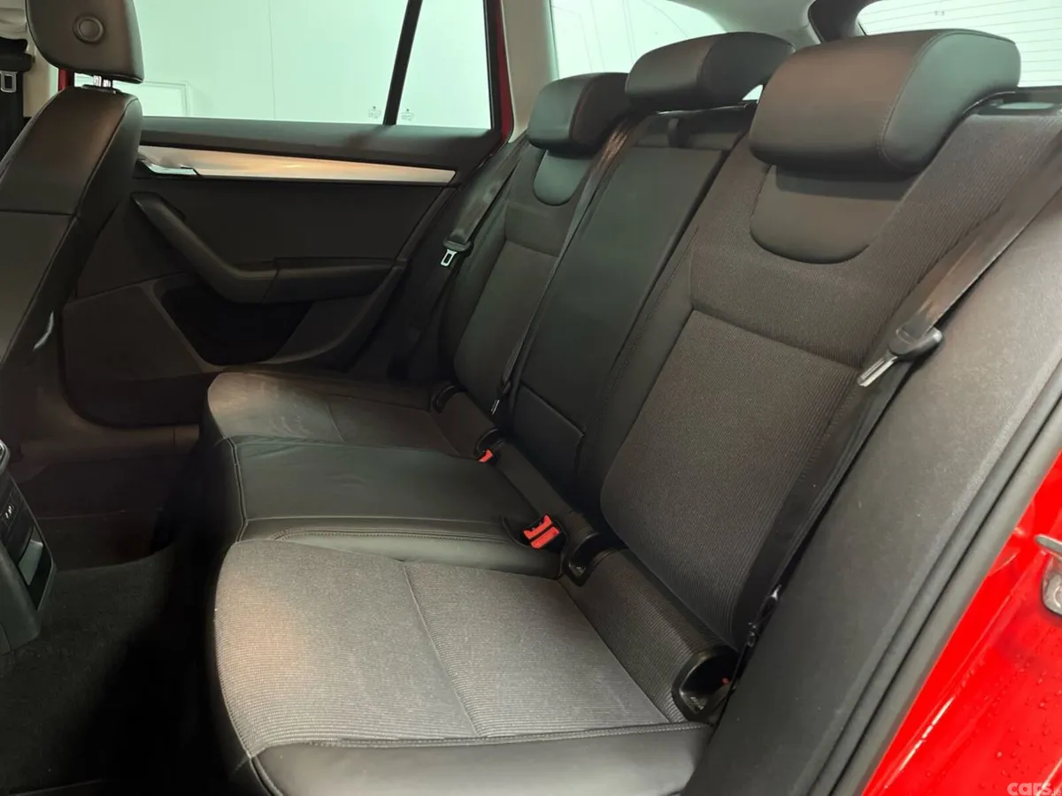 Skoda Octavia Estate, Petrol, 2020, Red