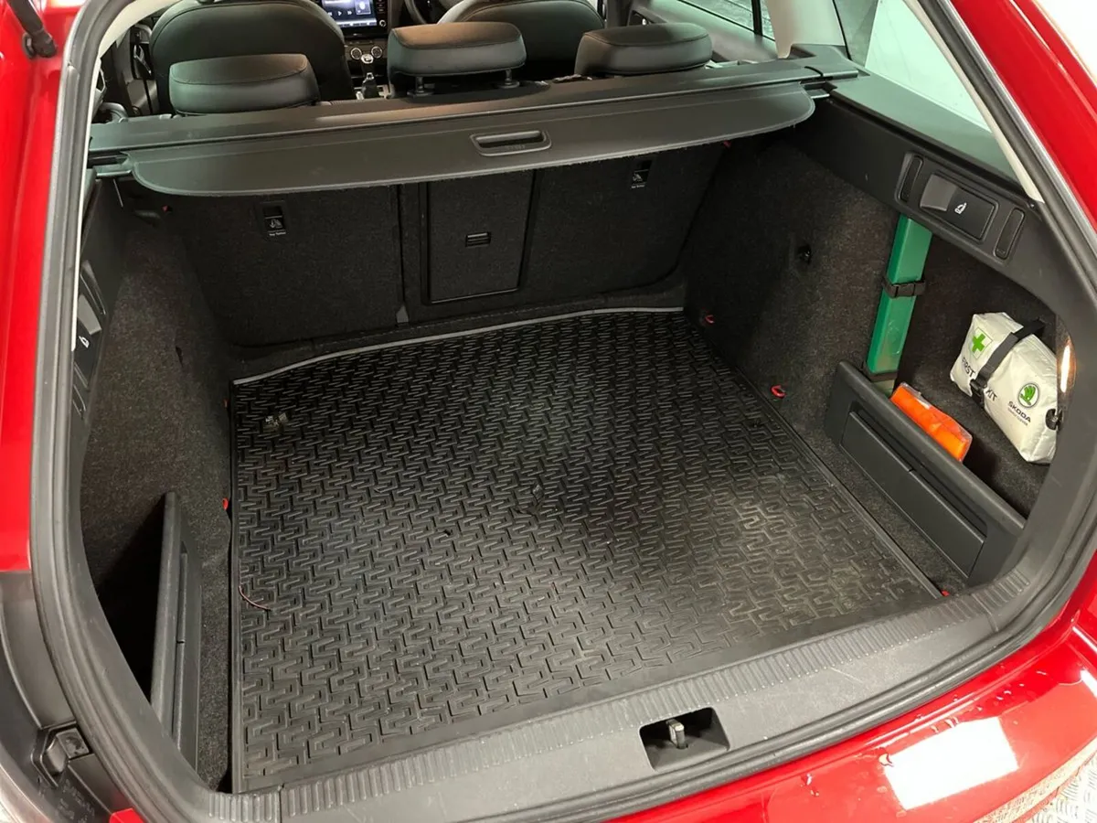 Skoda Octavia Estate, Petrol, 2020, Red