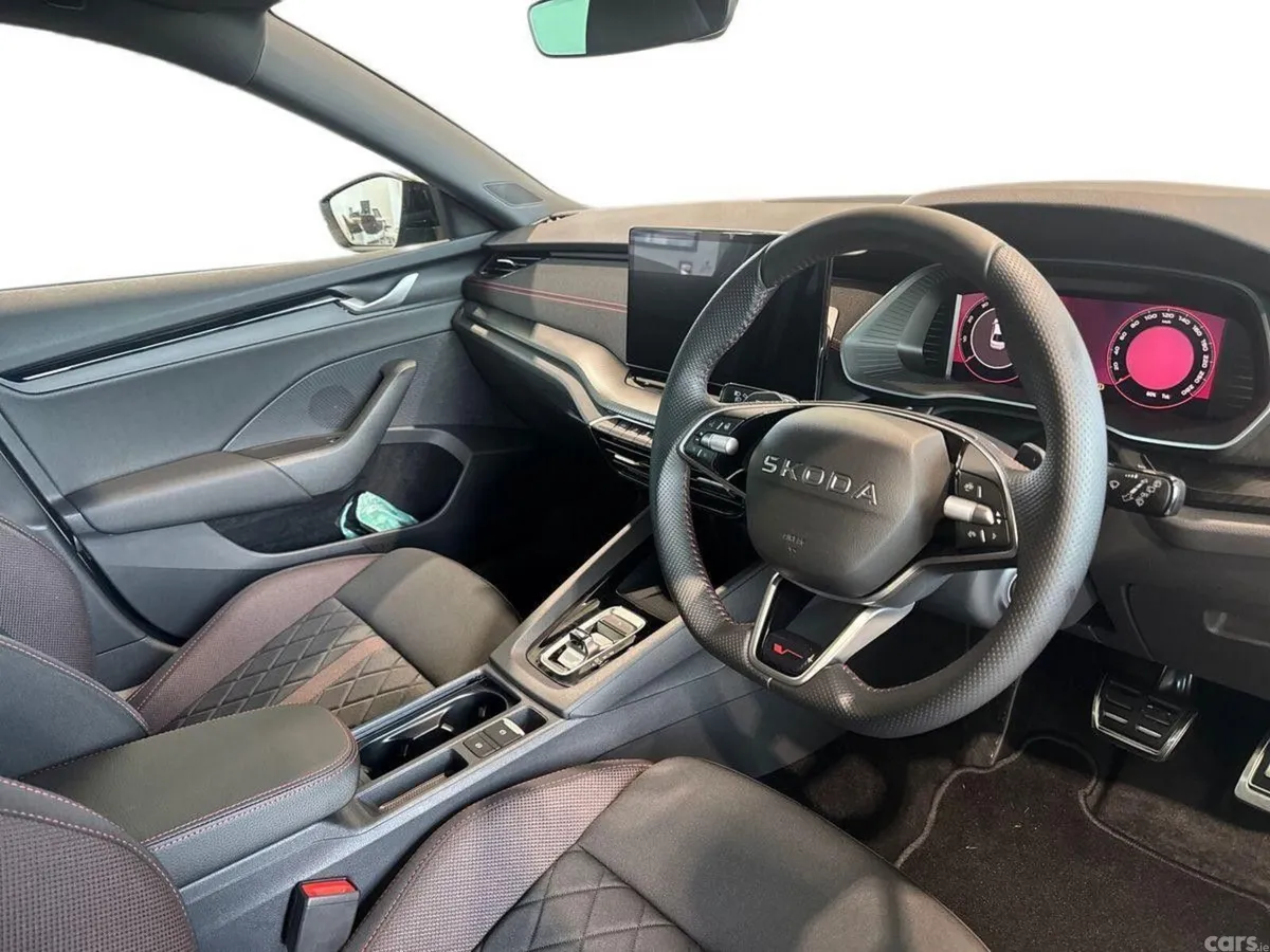 Skoda Octavia Hatchback, Petrol, 2027, Grey