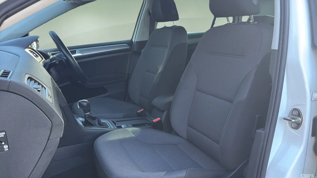Volkswagen Golf Hatchback, Petrol, 2016, White