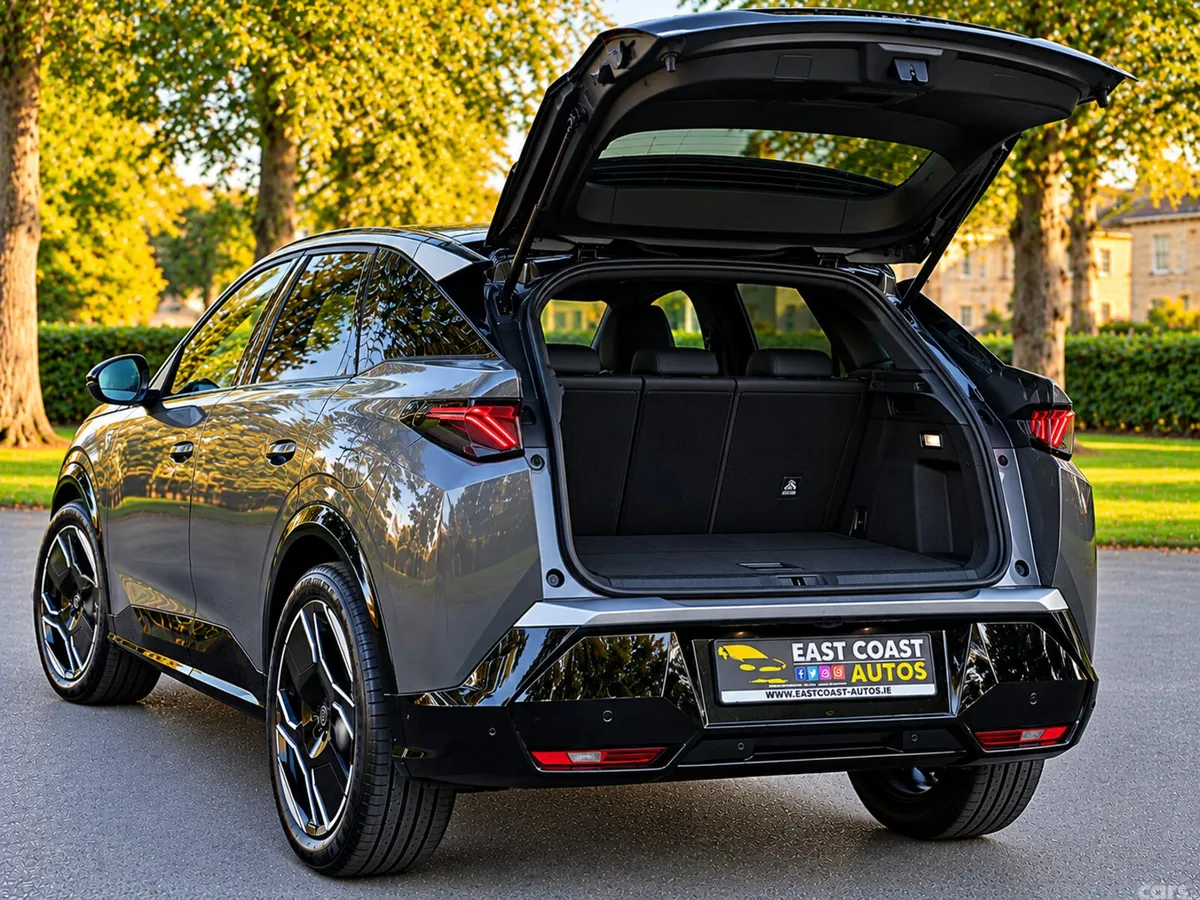 Peugeot 3008 SUV, Electric, 2024, Grey