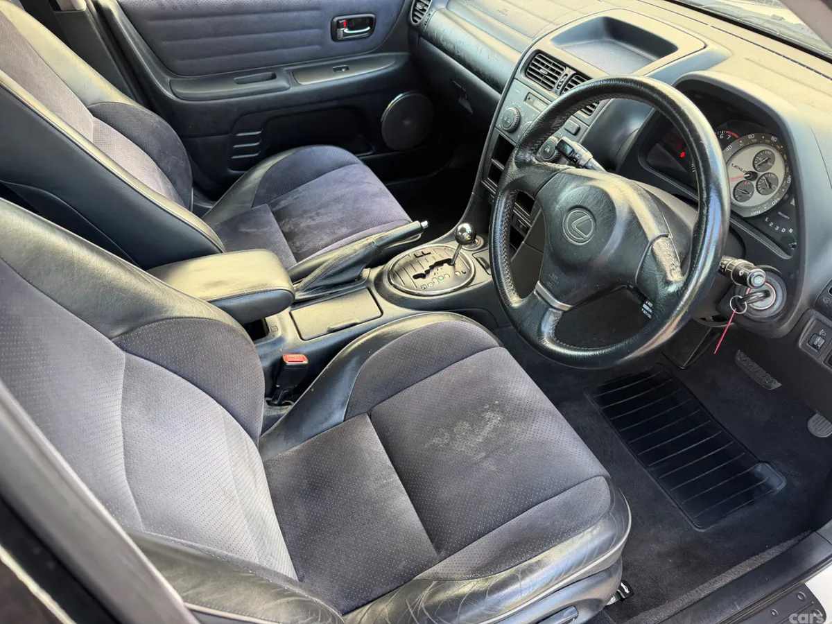 Lexus IS Saloon, Petrol, 2002, Silver