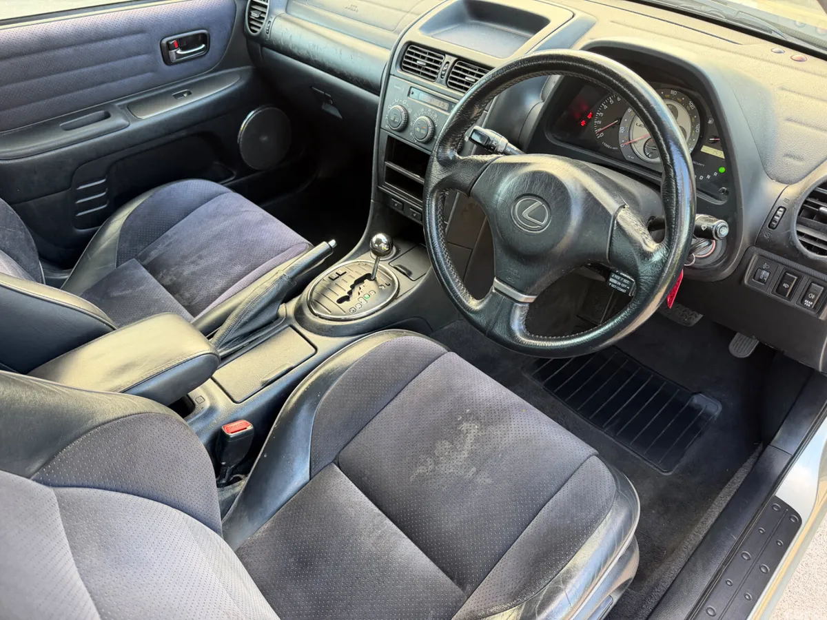 Lexus IS Saloon, Petrol, 2002, Silver