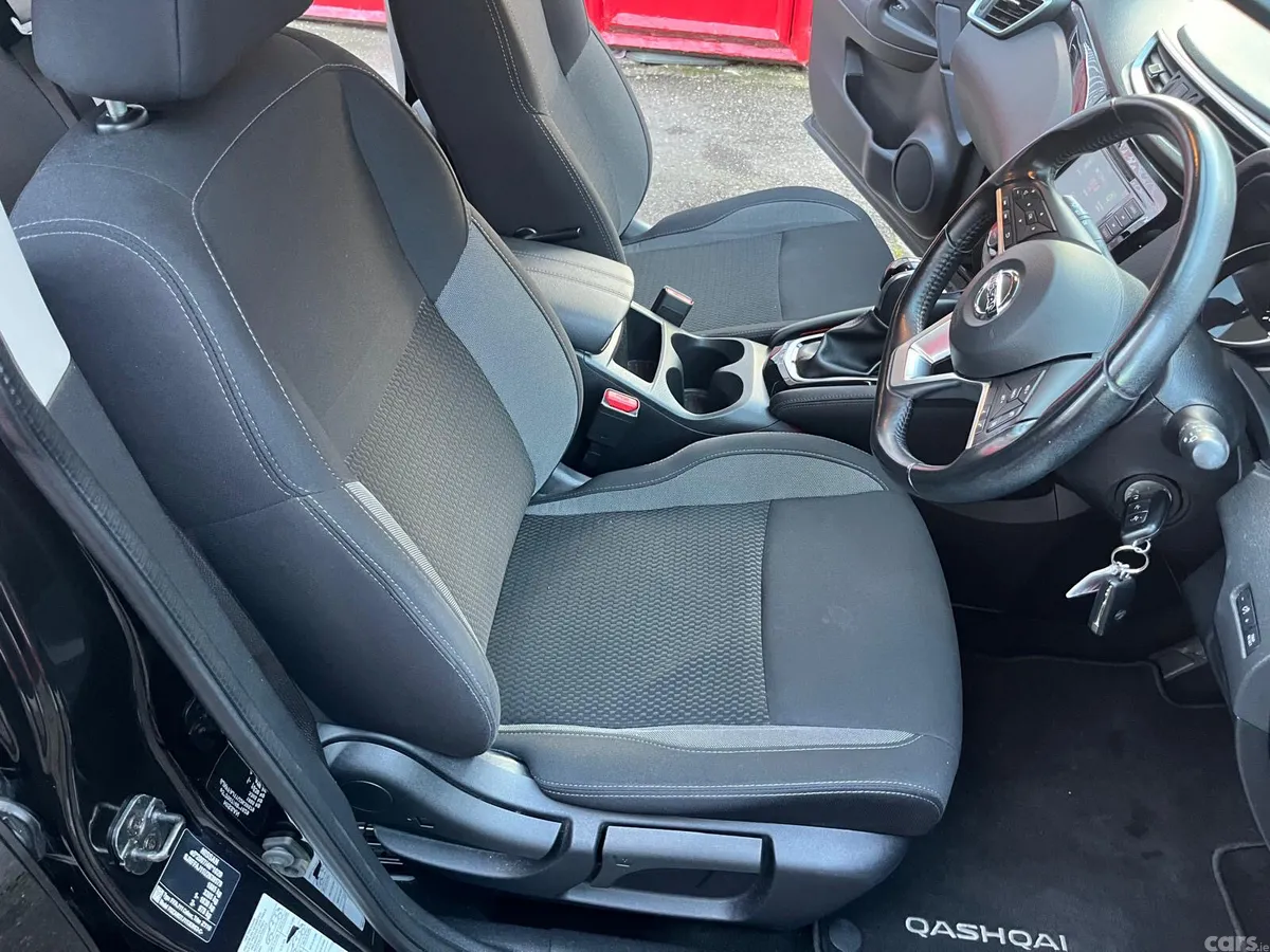 Nissan Qashqai MPV, Petrol, 2020, Black