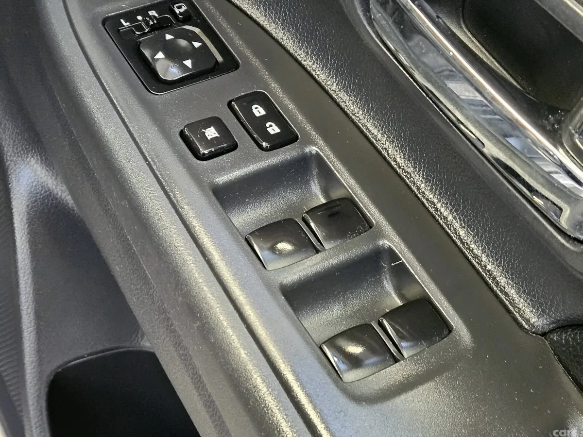 Mitsubishi Outlander SUV, Petrol Hybrid, 2015, Black