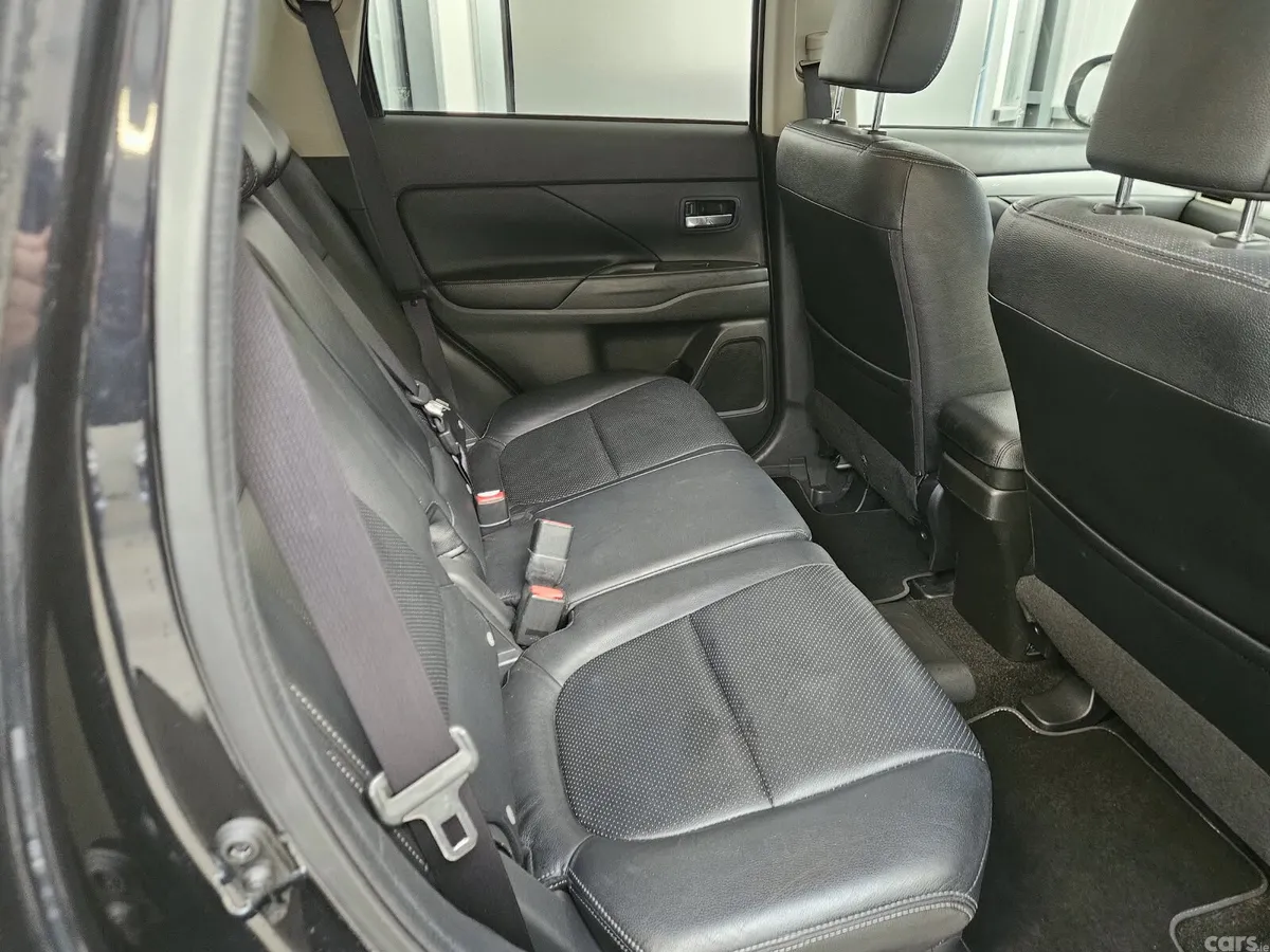 Mitsubishi Outlander SUV, Petrol Hybrid, 2015, Black