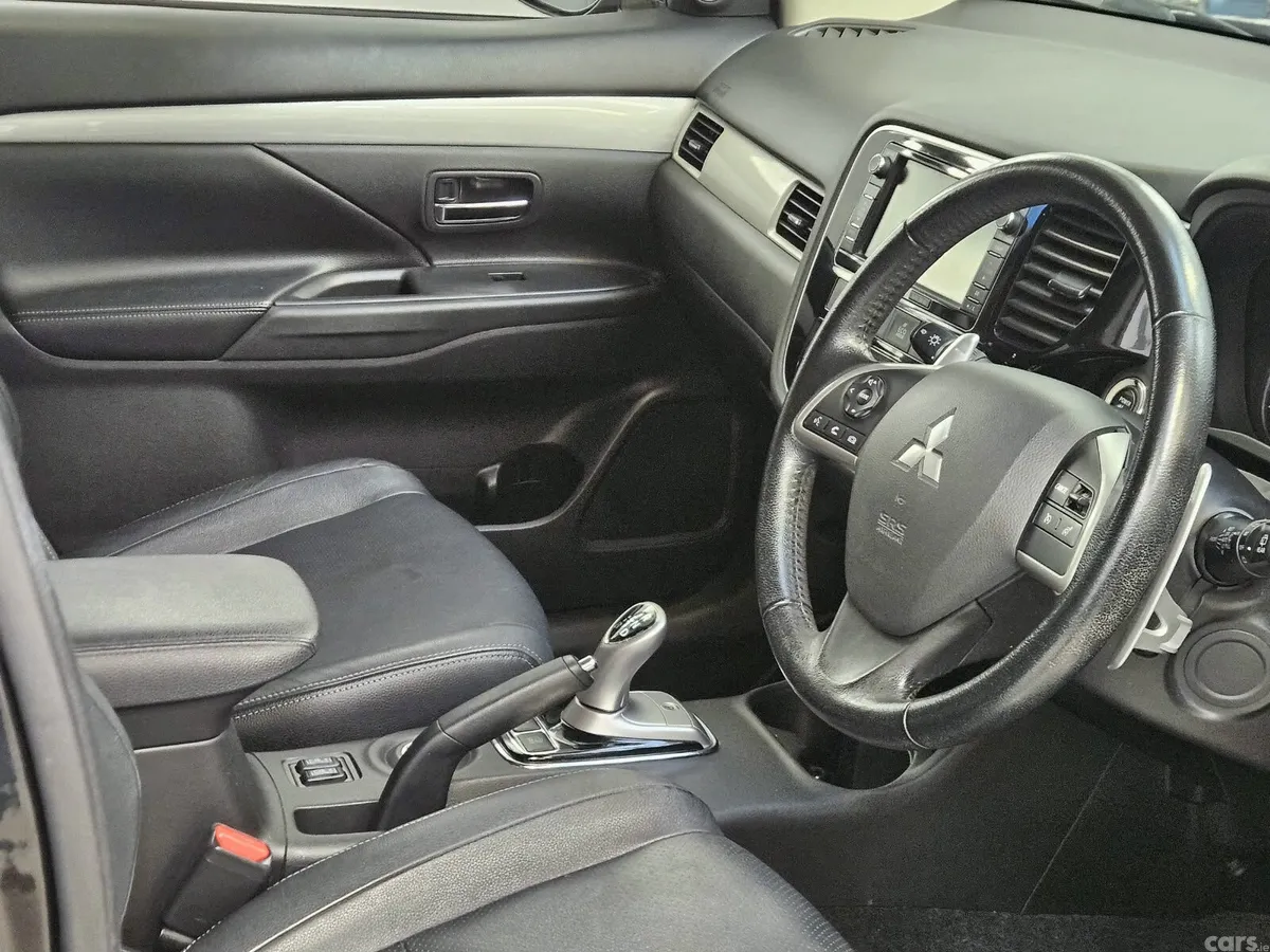 Mitsubishi Outlander SUV, Petrol Hybrid, 2015, Black