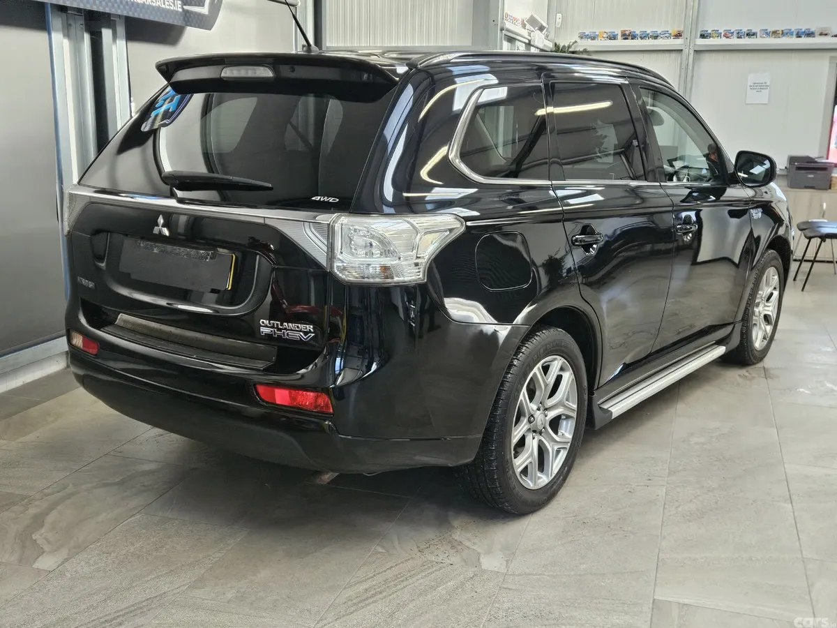 Mitsubishi Outlander SUV, Petrol Hybrid, 2015, Black