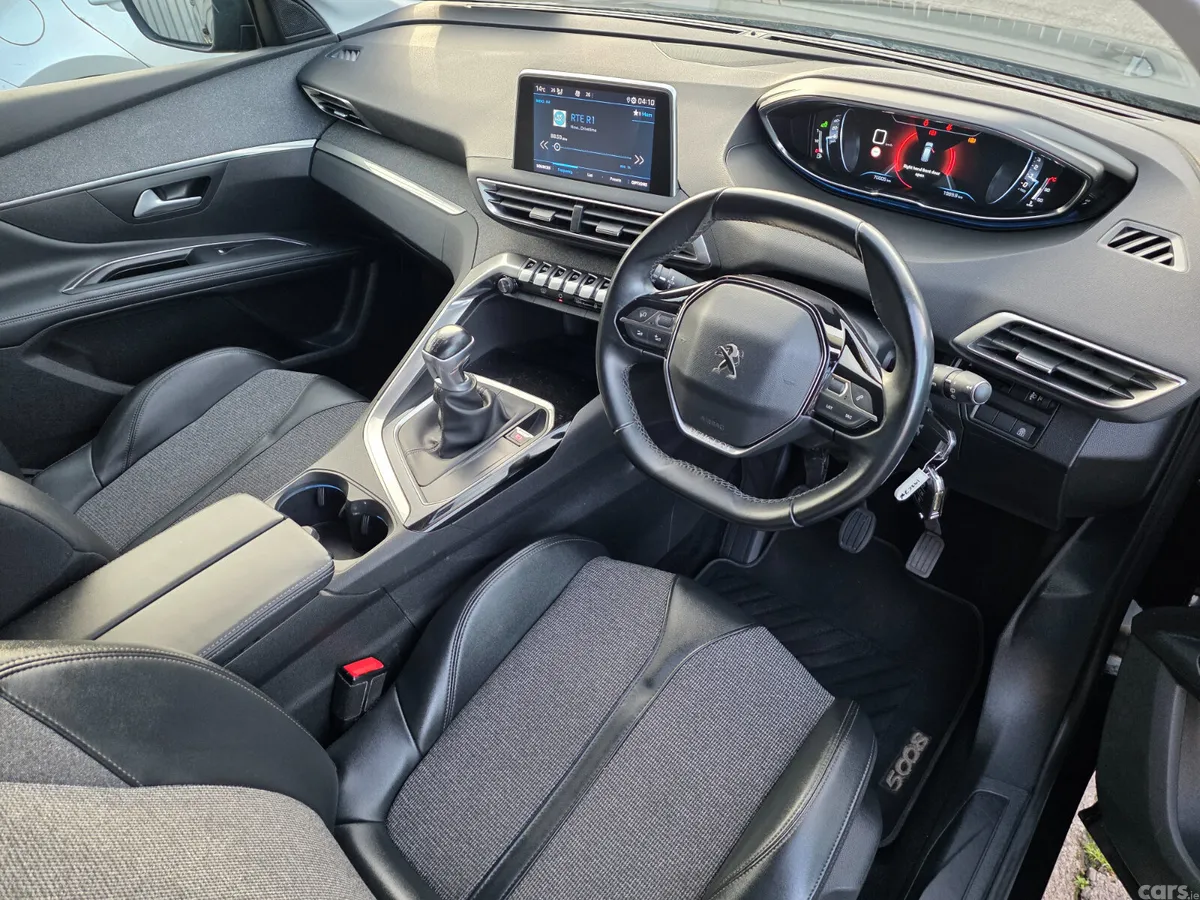 Peugeot 5008 MPV, Petrol, 2019, Black
