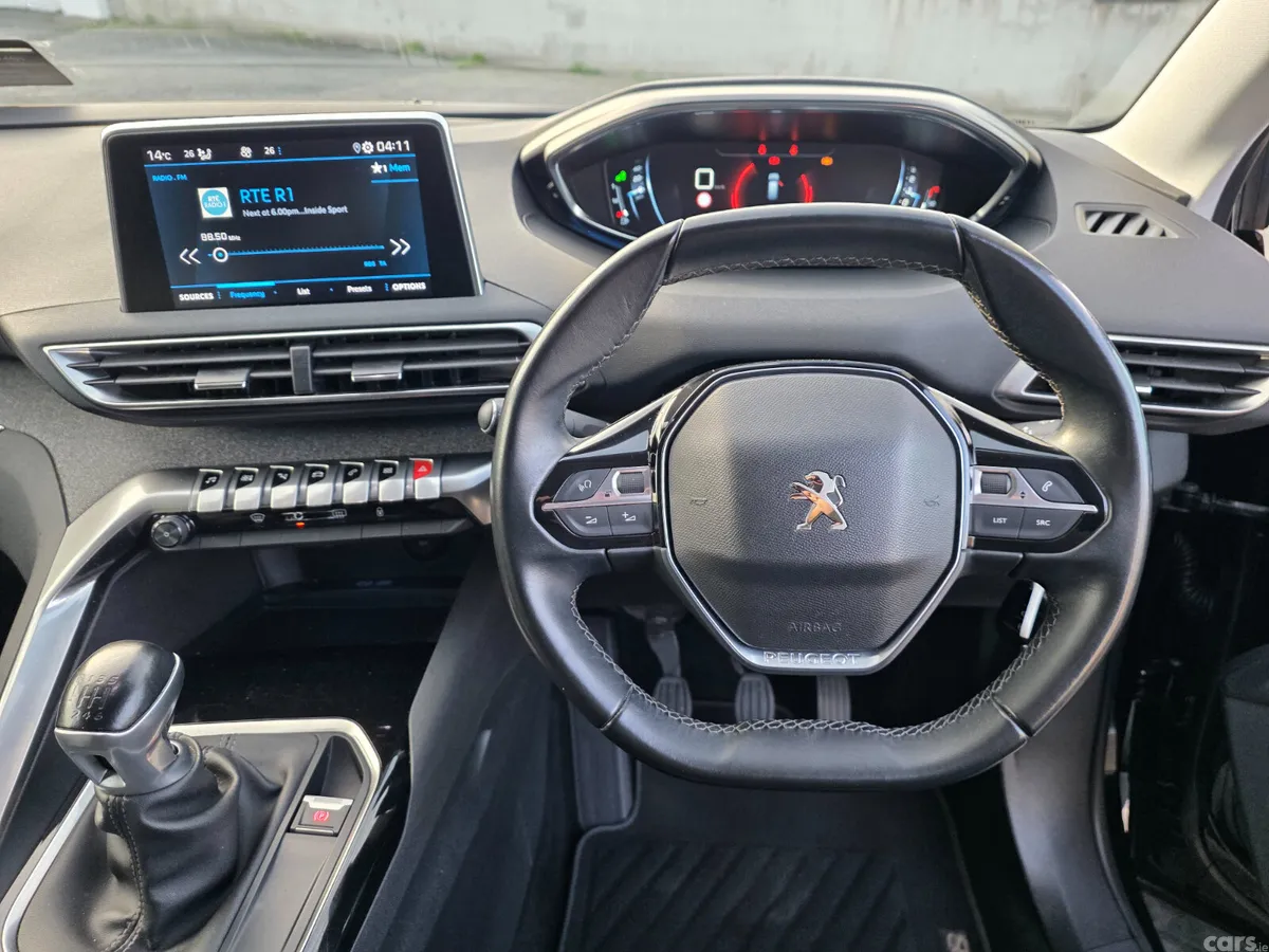 Peugeot 5008 MPV, Petrol, 2019, Black