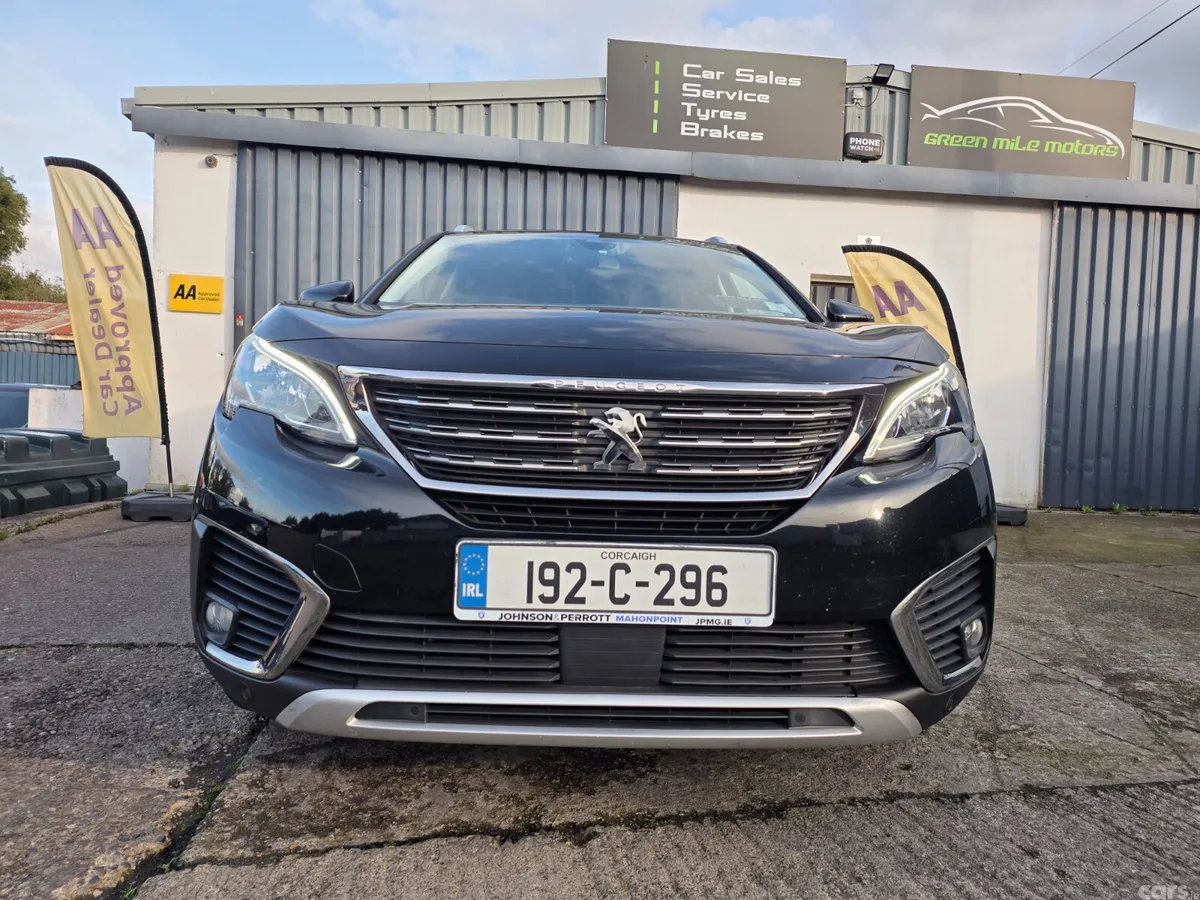 Peugeot 5008 MPV, Petrol, 2019, Black