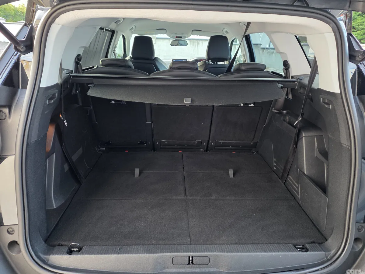 Peugeot 5008 MPV, Petrol, 2019, Black