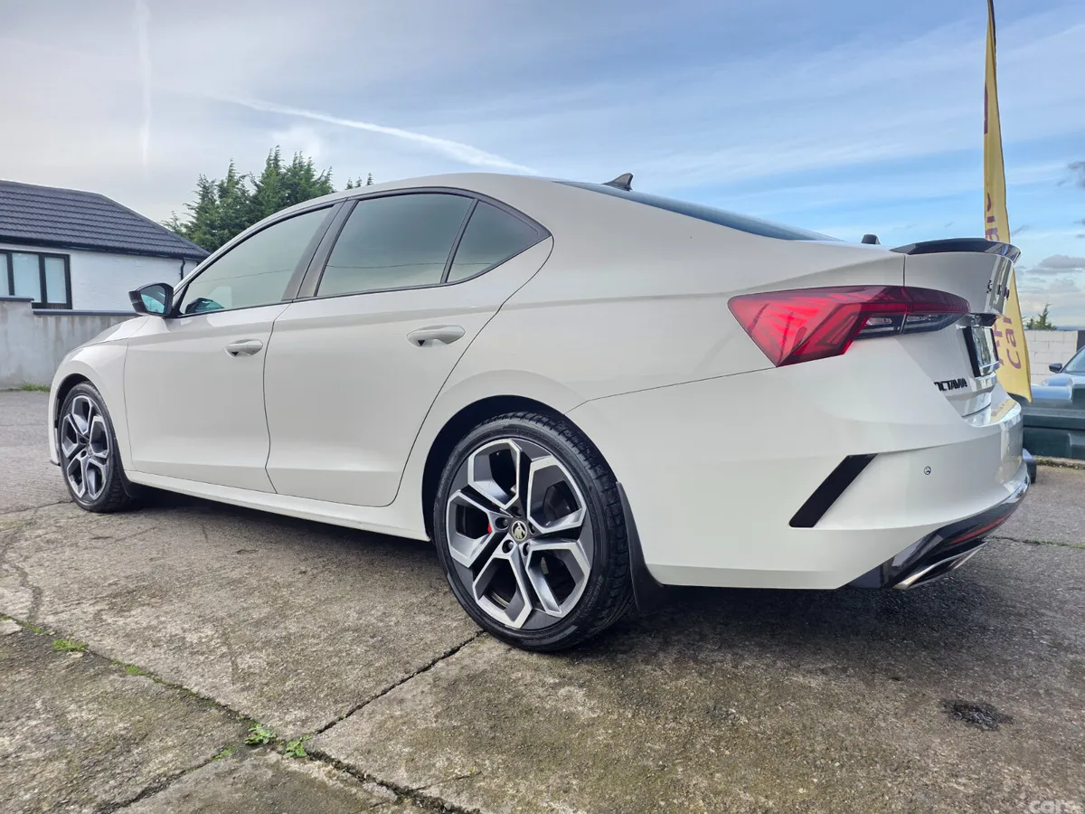 Skoda Octavia Saloon, Diesel, 2023, White