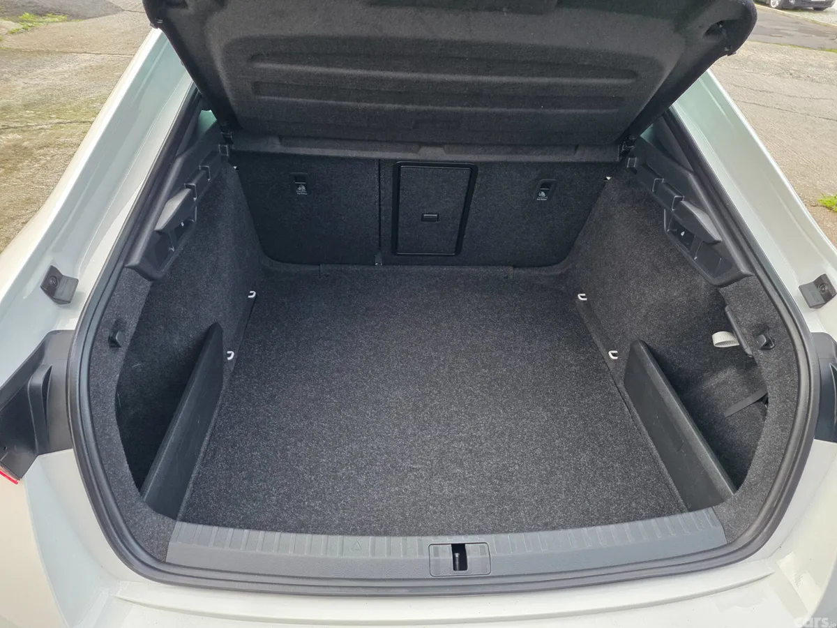 Skoda Octavia Saloon, Diesel, 2023, White