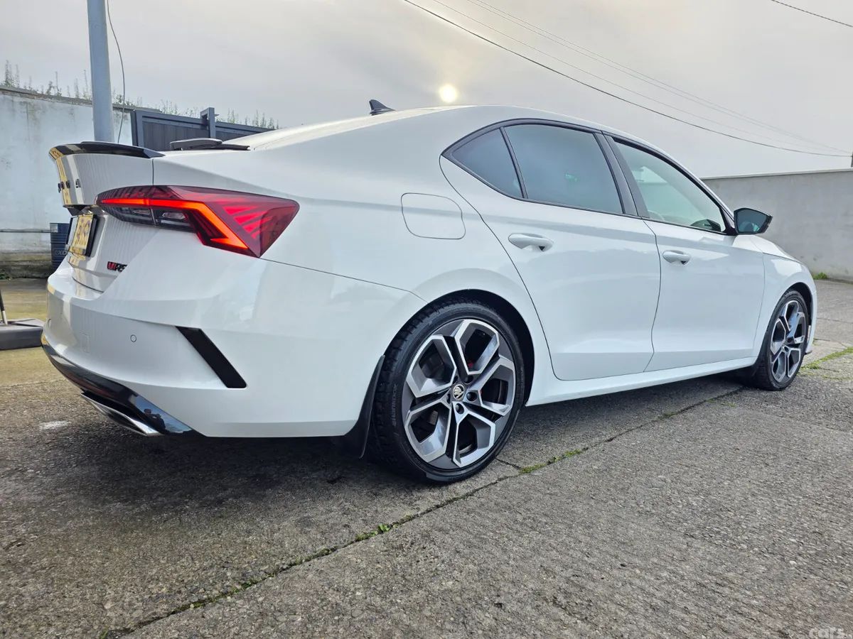 Skoda Octavia Saloon, Diesel, 2023, White