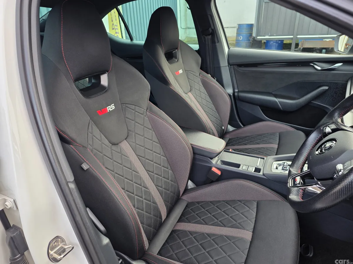 Skoda Octavia Saloon, Diesel, 2023, White