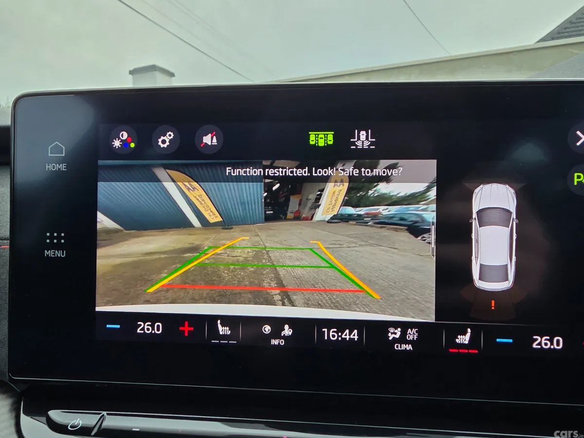 Skoda Octavia Saloon, Diesel, 2023, White