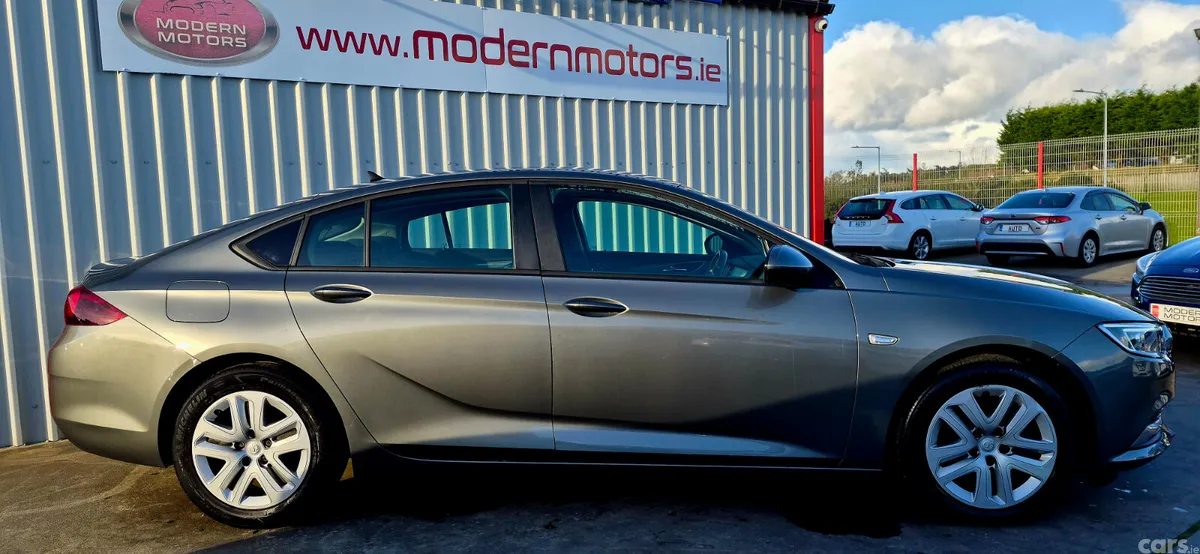 Vauxhall Insignia Hatchback, Diesel, 2018, Grey