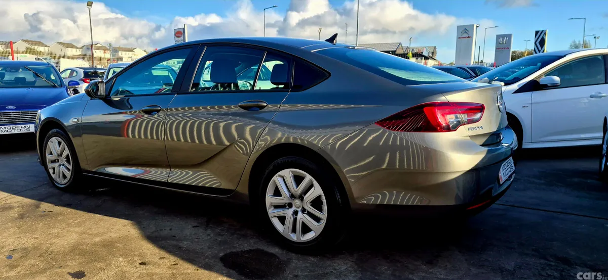 Vauxhall Insignia Hatchback, Diesel, 2018, Grey
