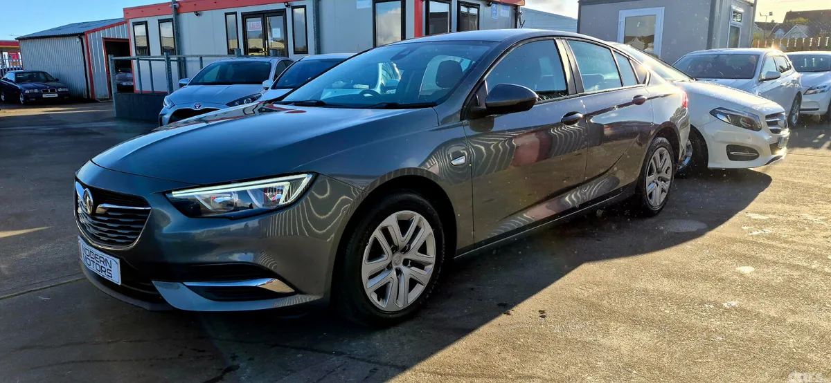 Vauxhall Insignia Hatchback, Diesel, 2018, Grey