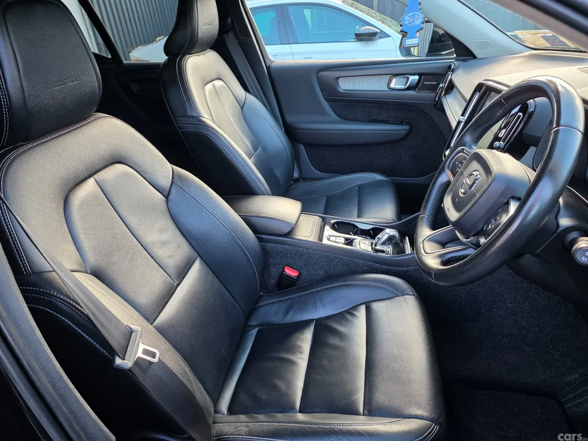 Volvo XC40 SUV, Diesel, 2019, Black