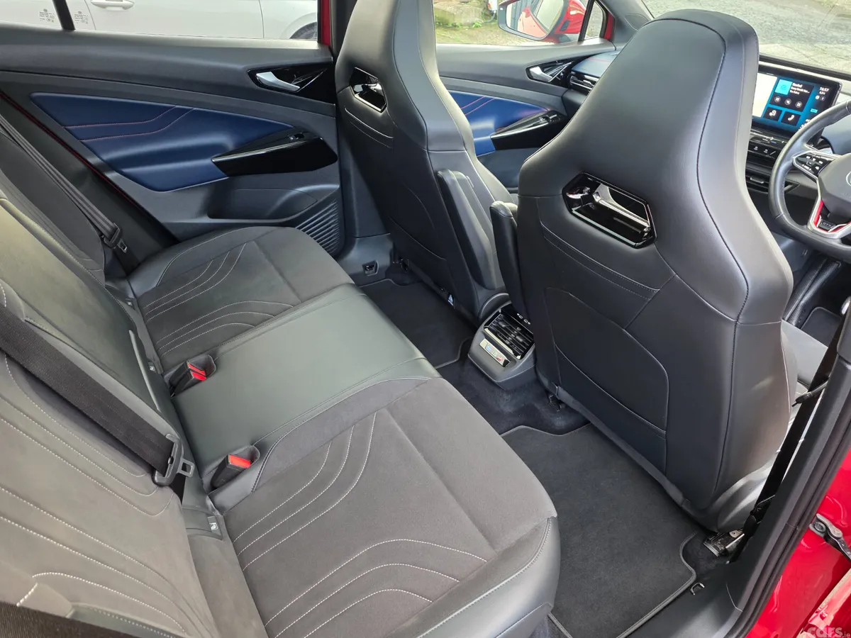 Volkswagen ID.4 Estate, Electric, 2023, Red
