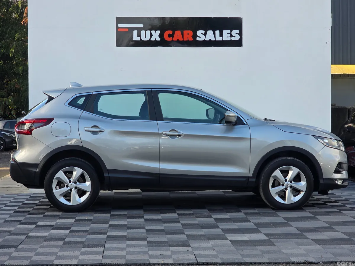 Nissan Qashqai Hatchback, Diesel, 2018, Silver