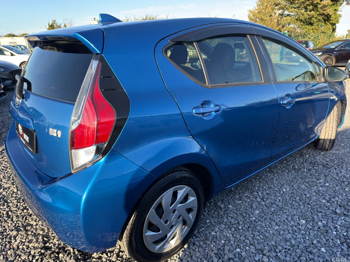 Toyota Aqua Hatchback, Petrol Hybrid, 2015, Blue