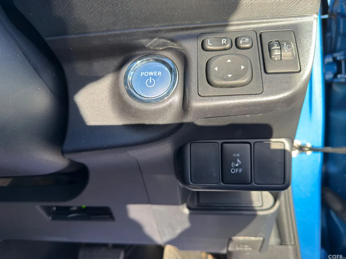 Toyota Aqua Hatchback, Petrol Hybrid, 2015, Blue