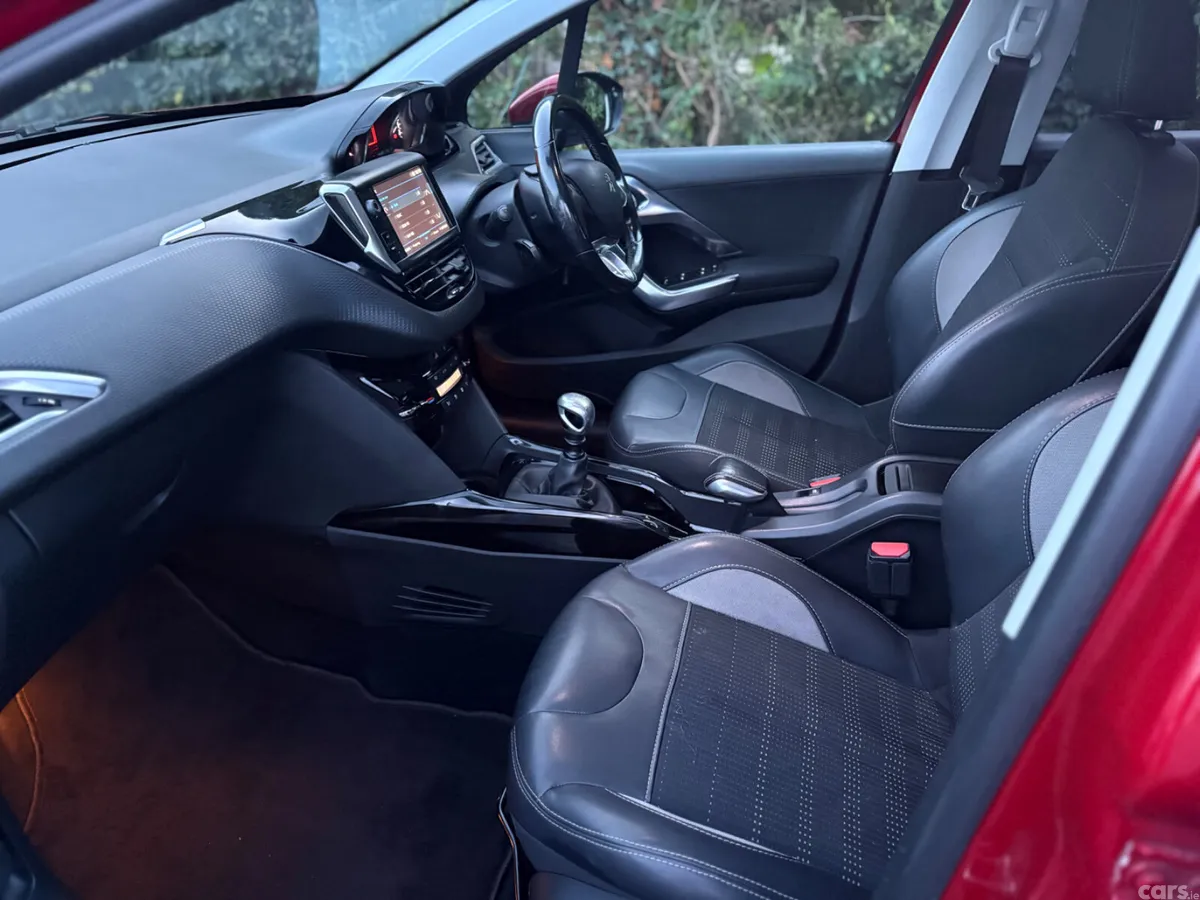 Peugeot 2008 Estate, Diesel, 2019, Red