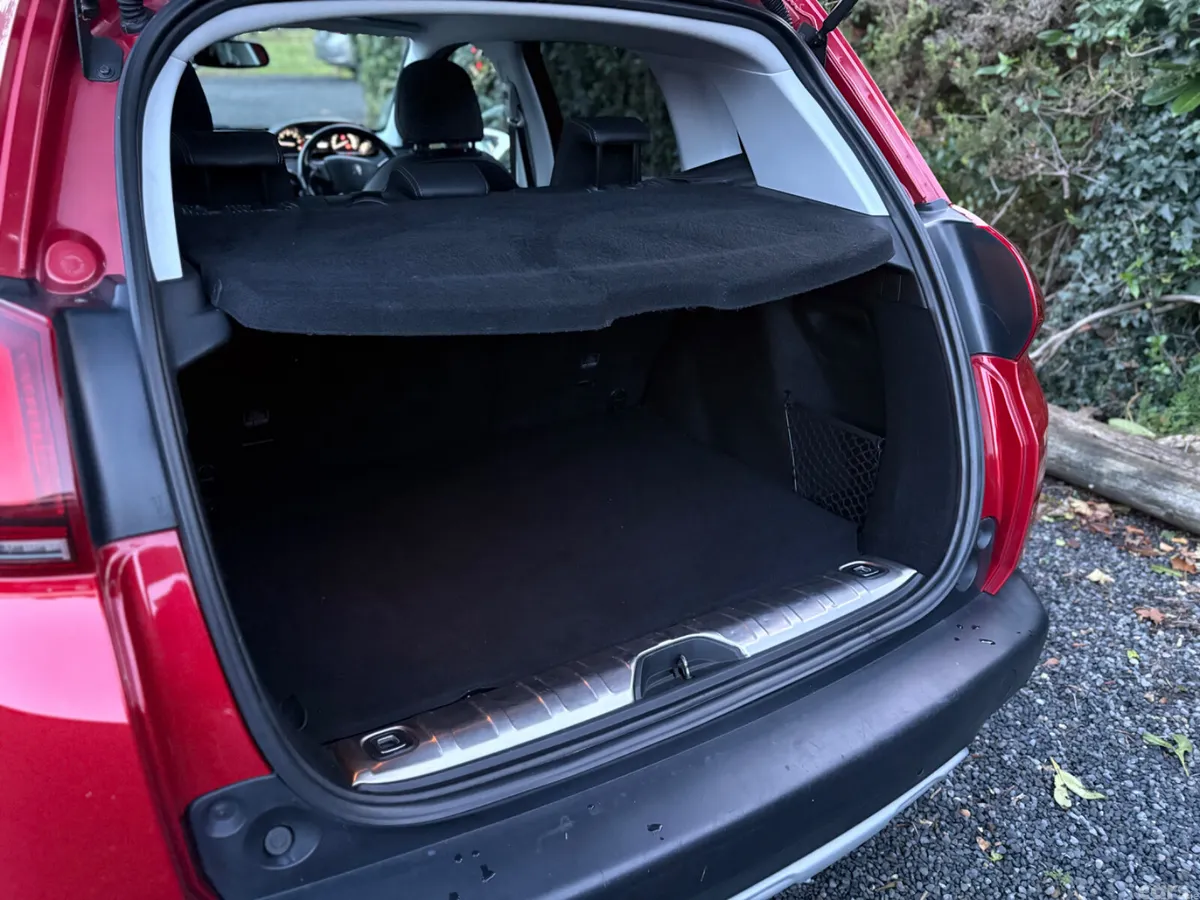 Peugeot 2008 Estate, Diesel, 2019, Red