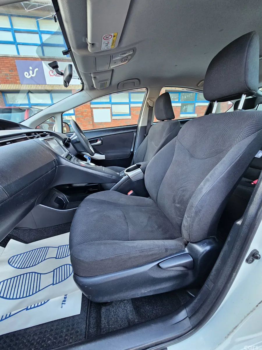Toyota Prius Hatchback, Petrol Hybrid, 2015, White