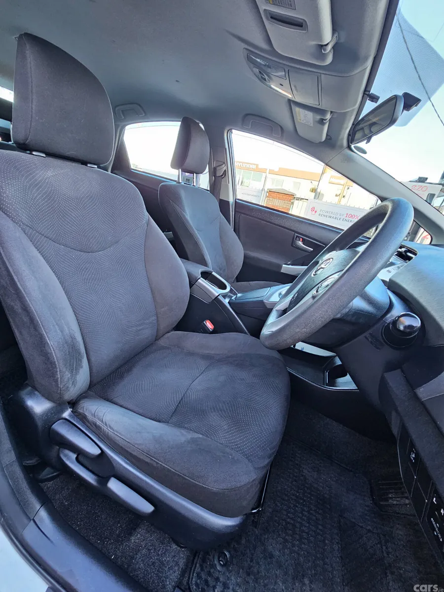 Toyota Prius Hatchback, Petrol Hybrid, 2015, White