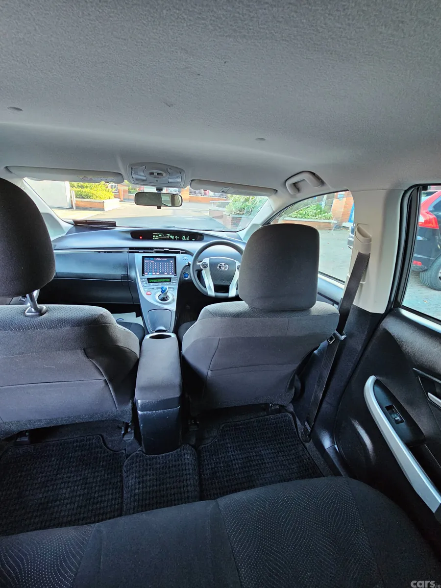 Toyota Prius Hatchback, Petrol Hybrid, 2015, White
